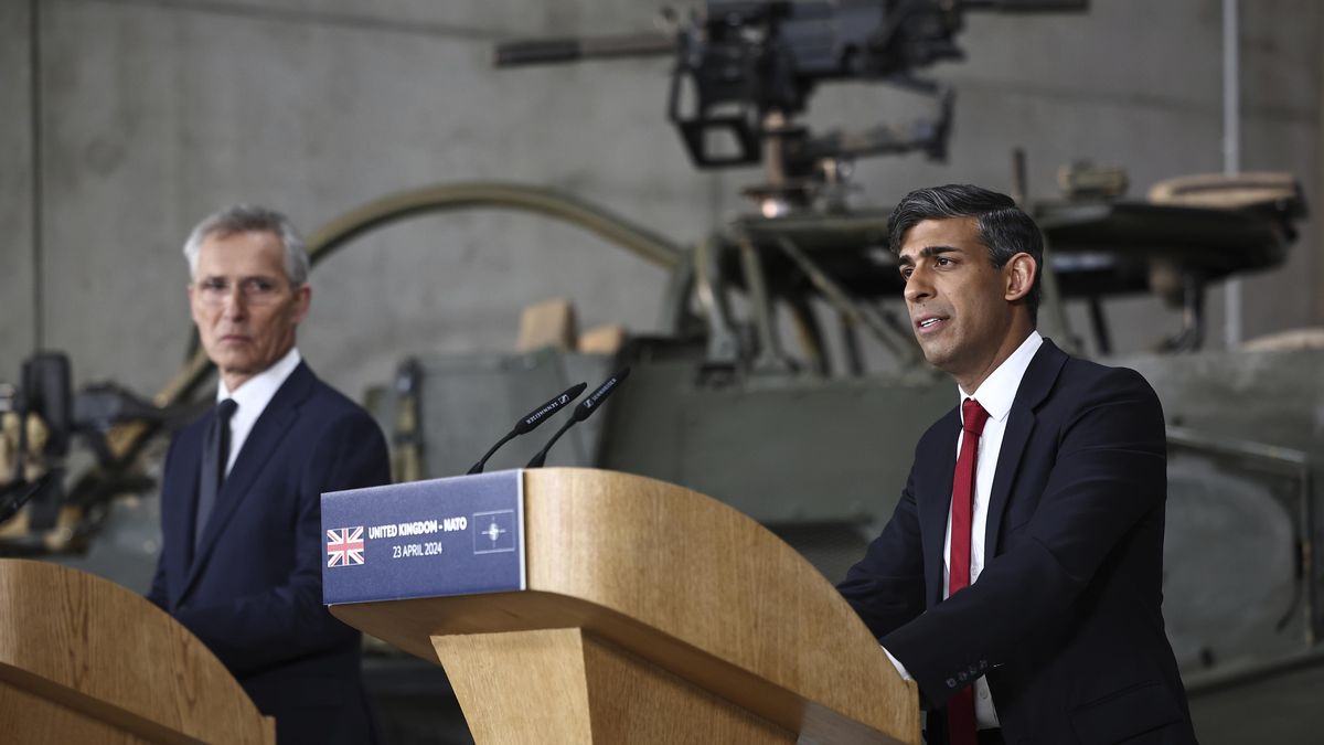 Británie uvede zbrojní průmysl do válečného režimu, oznámil Sunak